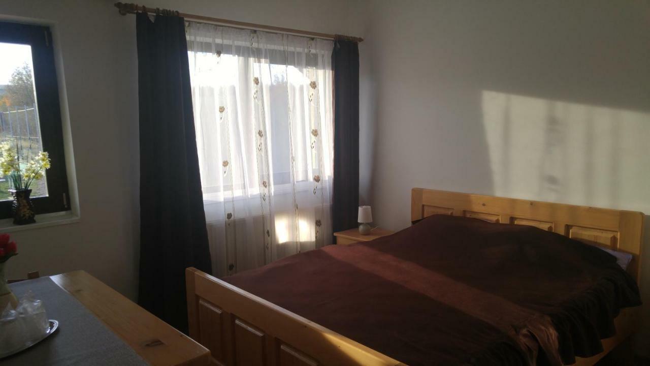 Pensiunea Casa Vanatorului Hotell Oteleni Eksteriør bilde