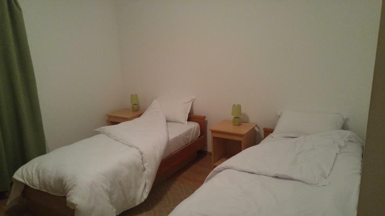 Pensiunea Casa Vanatorului Hotell Oteleni Eksteriør bilde